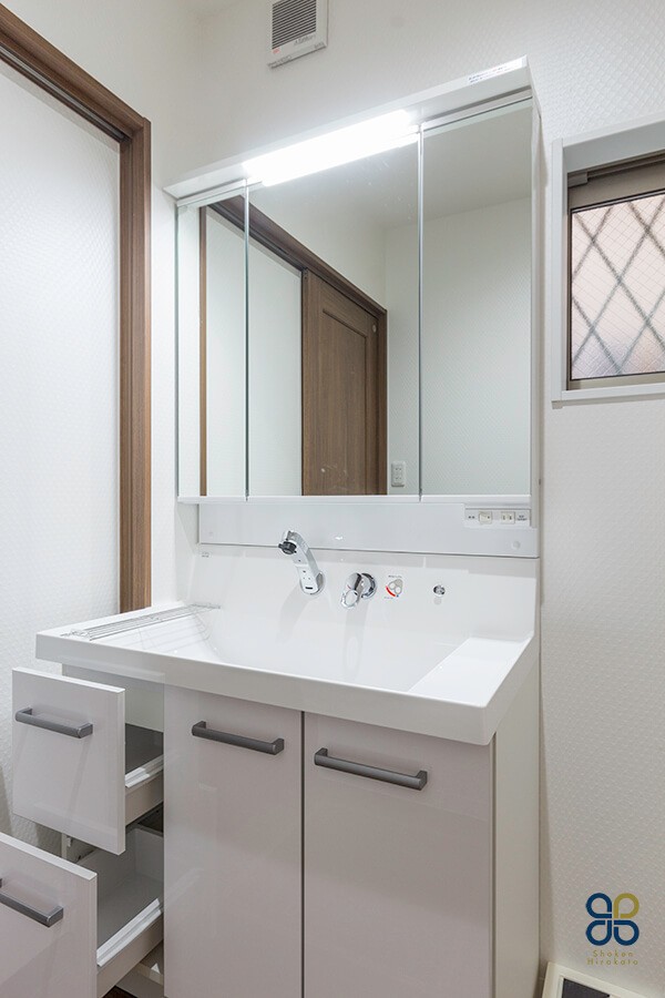 お掃除カンタン洗面台はリクシルピアラ 3階建ての子供部屋 注文住宅ブログ 大阪京都で注文建築専門の工務店は匠建枚方