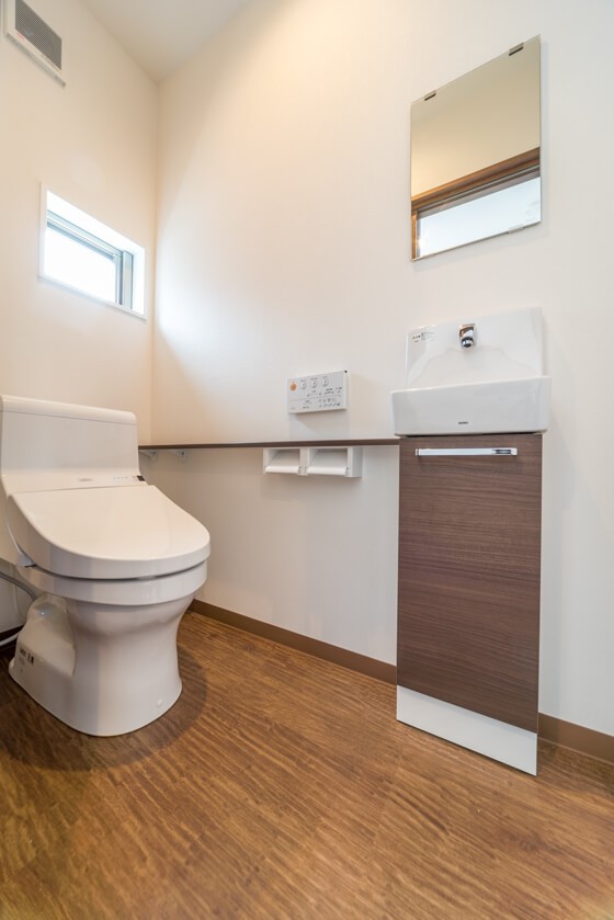 4ｍ50cmのバルコニー 手洗い器はお湯が出るtotoのスリムタイプc 注文住宅ブログ 大阪京都で注文建築専門の工務店は匠建枚方