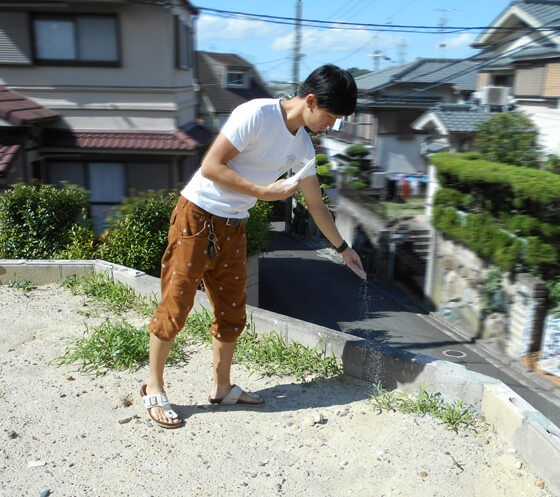 T様邸の上棟まで 方除の神社にお参りして清めの御砂を撒かれました 注文住宅ブログ 大阪京都で注文建築専門の工務店は匠建枚方