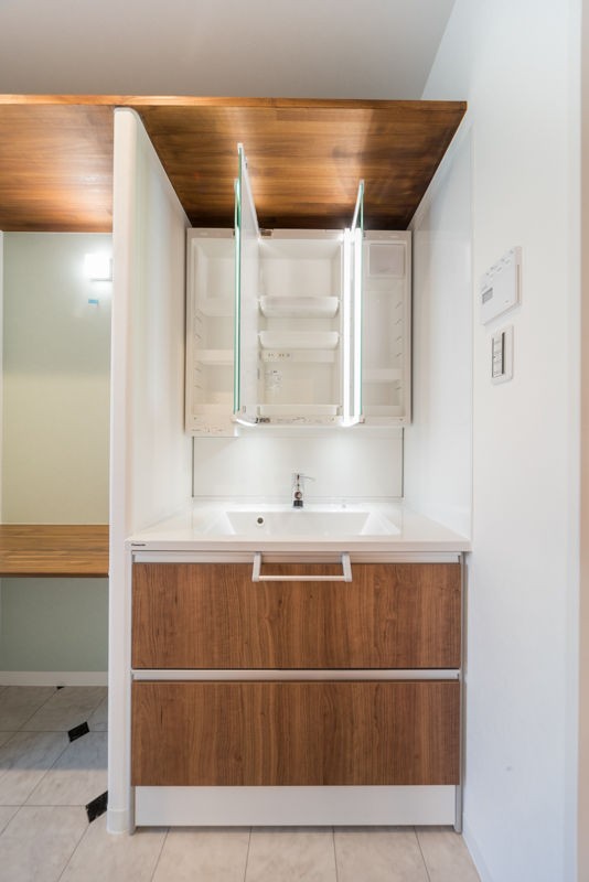 パウダールーム機能がある2階洗面室 洗濯物がすぐに干せる動線 注文住宅ブログ 大阪京都で注文建築専門の工務店は匠建枚方