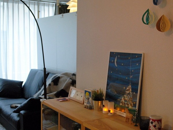 見せる収納も兼ねた冬の棚ディスプレイとソファにブランケット おのぼり主婦の暮らす見聞録