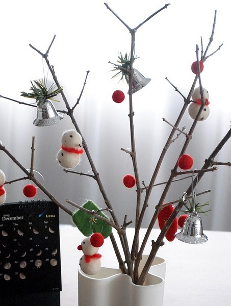 シンプルな枝のクリスマスツリーを手作り おのぼり主婦の暮らす見聞録