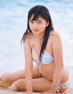 川口春奈かわいいビキニ水着画像13枚とブルマーやセーラー服やスク水 甘酸っぱい紺色