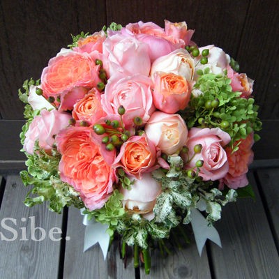 軽井沢ウェディング ロマンティックなアプリコット系花冠とクラッチブーケ Studio Sibe