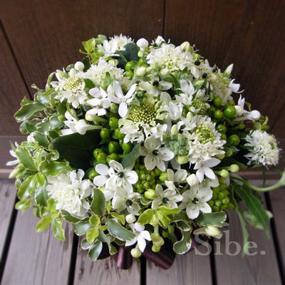 軽井沢ウェディング ～ホワイト＆グリーンのボリュームたっぷり生花