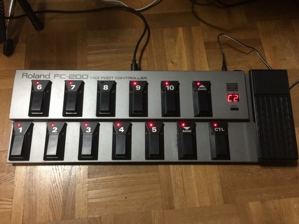 動作確認済 Roland FC-200 MIDI フットコントローラーおまけ付き 動作確認済 Roland FC-200 MIDI フットコントローラーおまけ付き