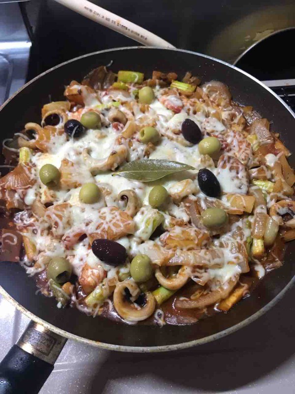 Cook スペイン Cazuela De Mariscos Con Salsa De Tomate Y Queso トマトとチーズソースのシーフードキャセロール 幻影旅譚