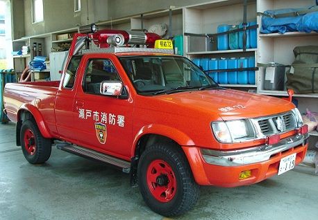 消防車 : ダットラ ただいま67万㎞