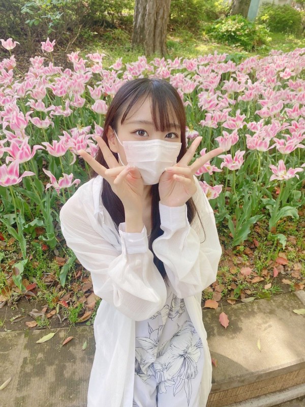 イコラブ] 瀧脇笙古「お花が綺麗だったよ🌷 横浜公園はチューリップが