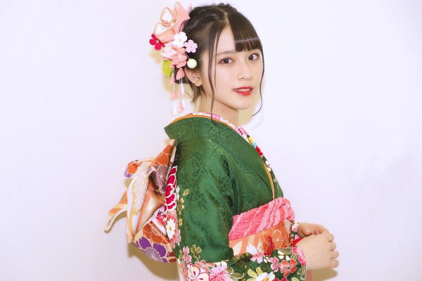 イコラブ] 佐々木舞香「ツアーで着た振袖のお写真…全部同じ顔