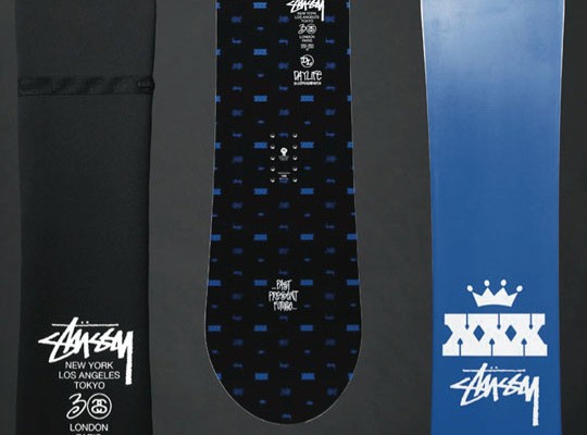 Daylife x Stussy “XXX” 30th Anniversary Snowboard : SKOOL OF DAZE