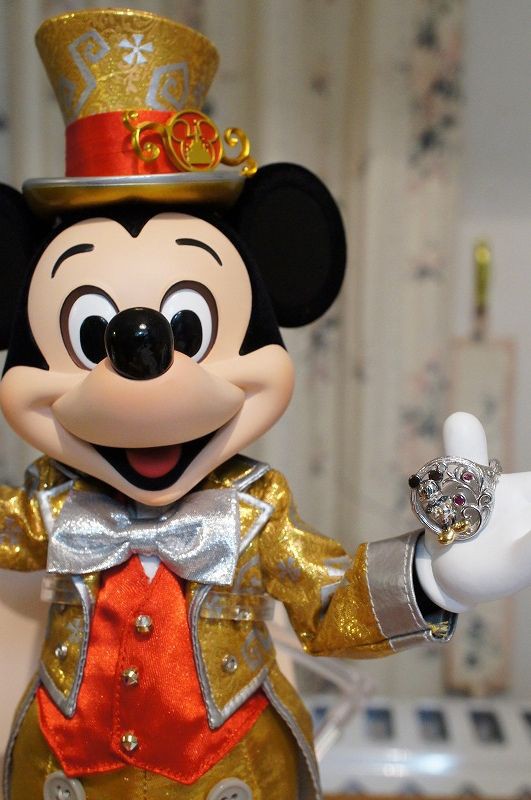 金コスミッキーとリング スカイままの曇りのち晴れ時々disney Walking