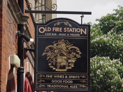 イギリスのパブ Pub の名前はどうして変なものが多いの スラング英語 Com