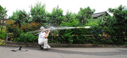 日本の企業が作ったペットボトルロケットランチャーを見た海外の反応 すらるど 海外の反応