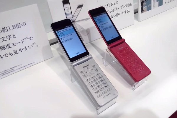 NTTドコモ、日本製で安心して使える折りたたみ型タフネスフィーチャー