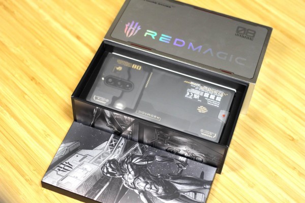 Snapdragon 8 Gen 2搭載の新ゲーミングスマホ「REDMAGIC 8 Pro