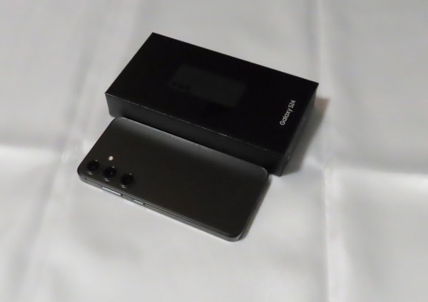 最新フラッグシップスマホ「Galaxy S24」のメーカー版「SM-S921Q