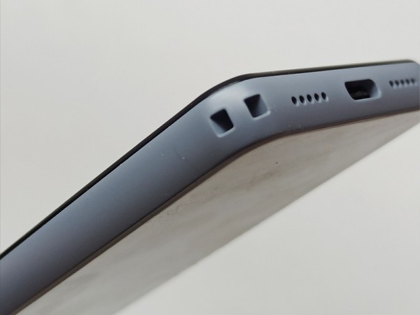 必要十分の機能を小型な縦長5インチに詰め込んだSIMフリースマホ