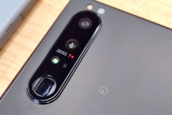 au向け5Gスマホ「Xperia 5 III SOG05」と「Xperia 1 III SOG03」に