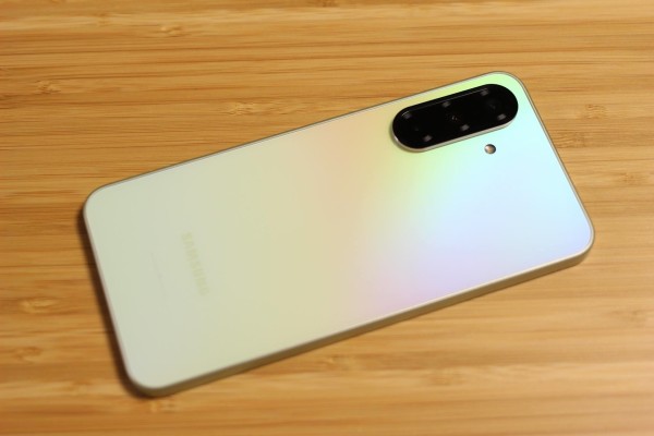 新スタンダードスマホ「Galaxy A36 5G」を写真や動画で紹介！メーカー