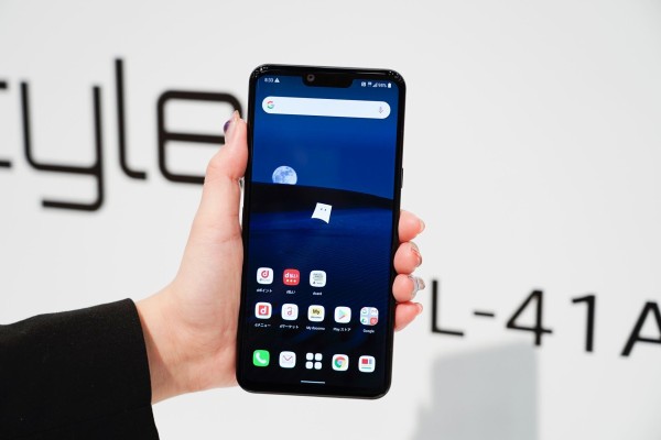 NTTドコモ、最新スタンダードスマホ「LG style3 L-41A」を