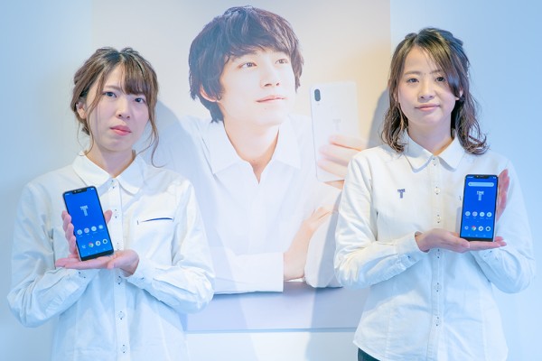 TONE e19 ホワイト スマートフォン デュアルカメラ ASCII.jp：トーンモバイルの「TONE e19」は大人が使っても満足できるか