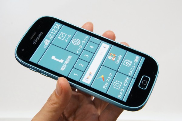 ★中古★NTTドコモのらくらくスマートフォンF52B シニア向け　３-3037 ☆中古☆NTTドコモのらくらくスマートフォンF52B シニア向け 3-3037