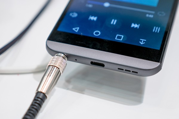 NTTドコモのハイエンドスマホ「V20 PRO L-01J」を写真と動画で