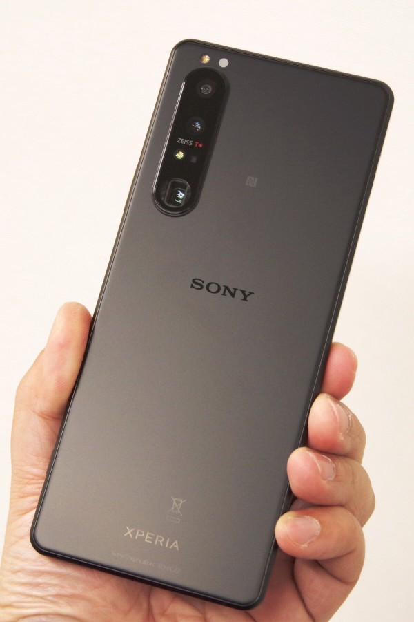 写真で見る「Xperia 1 III」。ソニーの可変式望遠カメラ（70mm・107mm