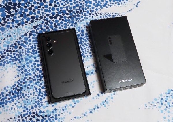 最新フラッグシップスマホ「Galaxy S24」のメーカー版「SM-S921Q