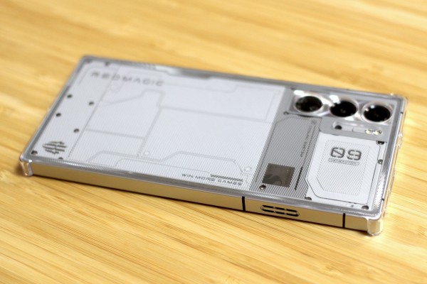 REDMAGIC 9 Pro 付属品完備！ Snapdragon 8 Gen 3搭載の新ゲーミングスマホ「REDMAGIC 9 Pro