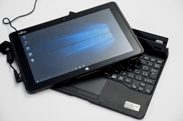 富士通の2つの個性が光るWindows 10タブレット「arrows Tab RH77」と