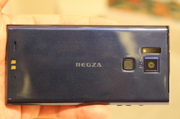全部入りのNTTドコモ向け新「REGZA Phone T-02D」を写真と動画で紹介