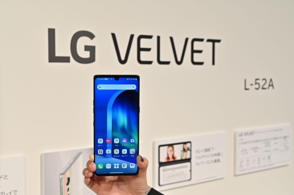 NTTドコモ、5Gスマホ「LG VELVET L-52A」を発表！12月下旬発売で