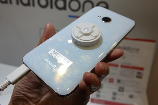 ワイモバイル向けHTC製スマホ「Android One X2」を写真と動画で
