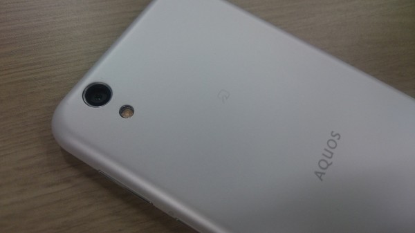 NTTドコモ、最新スタンダードスマホ「AQUOS sense SH-01K」を