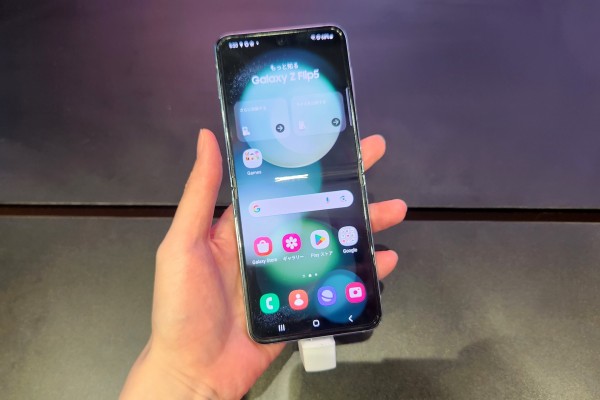 Galaxy Z Flip5 SC-54D | Android スマートフォン | 製品 | NTT