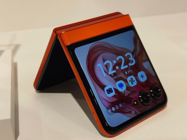 Motorola razr50s | SIMフリー・動作確認済み motorola razr 50s｜価格