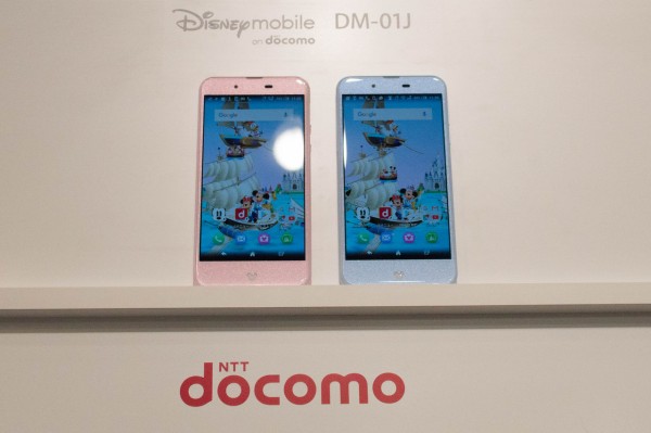 最新ディズニースマホ「Disney Mobile on docomo DM-01J」を写真で紹介 