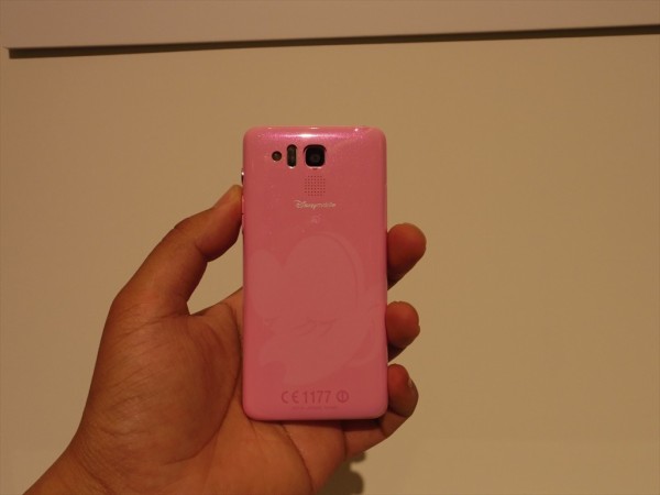 スマートフォン本体 Disney Mobile DM015K 4.3 Android Pink ディズニー、10種類以上のキャラクターケースを用意した「DM015K