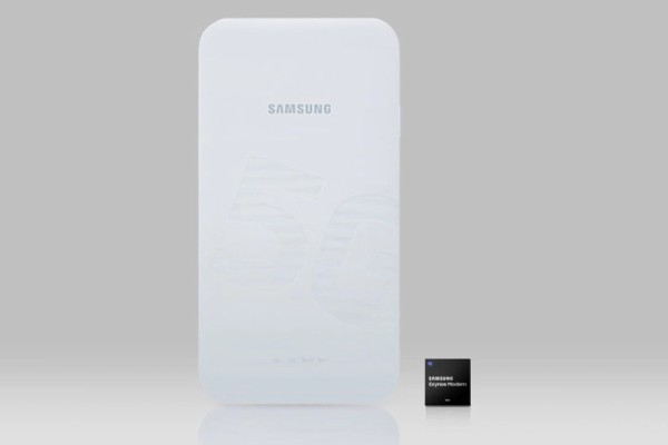 未発表のau向けと見られる5G対応のサムスン電子製モバイル