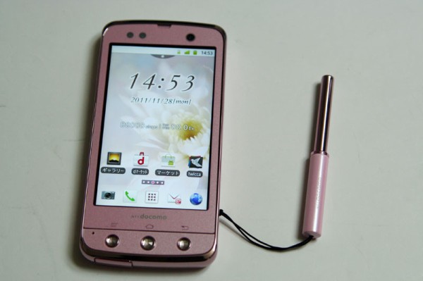 本当に女子力アップするのか？ドコモスマートフォン「ARROWS Kiss F