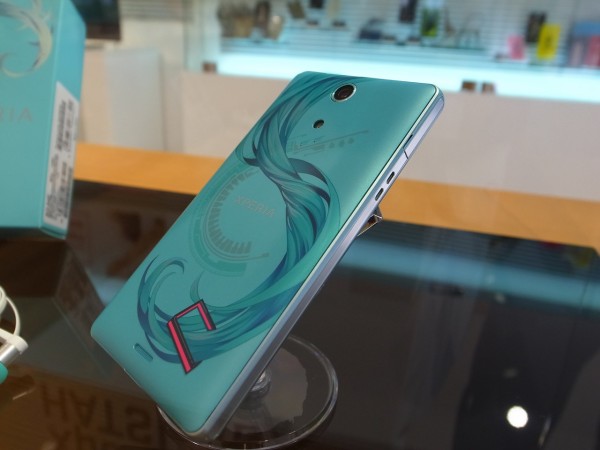 初音ミクとコラボしたドコモスマホ「Xperia feat. HATSUNE MIKU