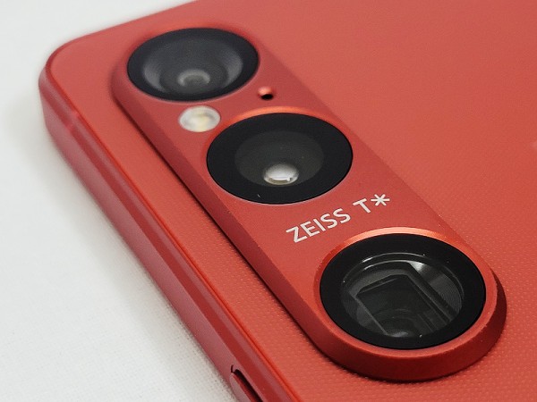 国内版SIMフリーXperia1VIスカーレット512GB XQ-EC44 買うならどっち