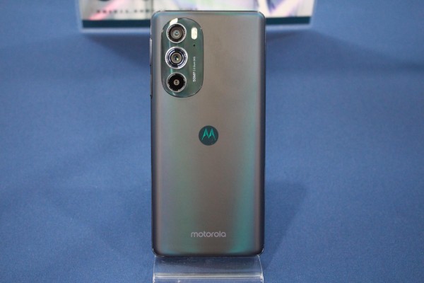 Snapdragon 8 Gen 1搭載プレミアムスマホ「motorola edge 30 pro