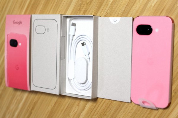 Googleの新スマホ「Pixel 9a」を開封して外観や同梱品、基本機能