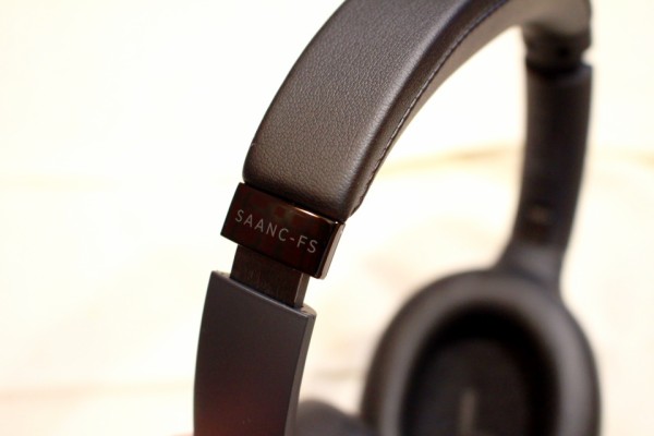 高密閉感とノイキャンで半端ない没入感！上品な音と質感の高級
