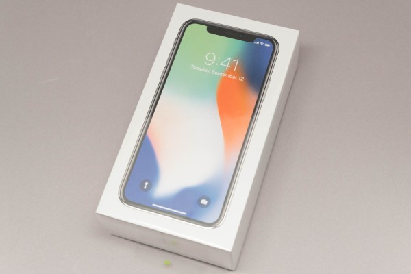 注目の次世代スマホ「iPhone X」を購入！さっそくフルモデルチェンジ