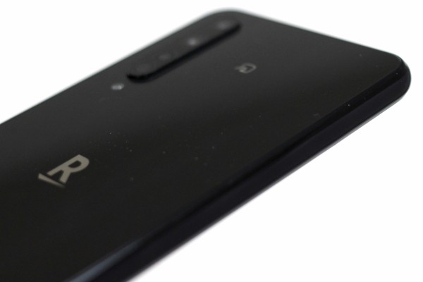 5GやeSIM、FaliCa、防水、画面下カメラに対応した楽天モバイル