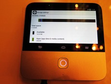 SoftBank モバイルシアター（ZTE製） 1台4役の新デバイス！SoftBank